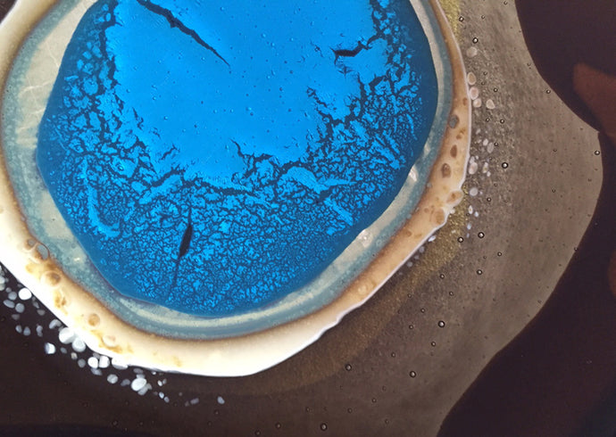 Detail picture of Thermal Puddle - Dark kiln glass design